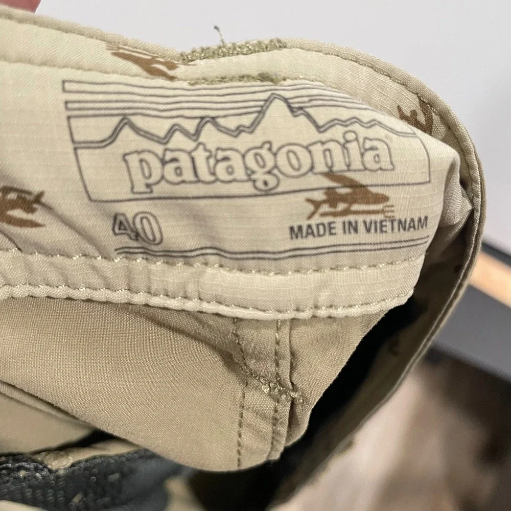 Patagonia Mens Quandary Shorts Tan Khaki Hiking Outdoor Size 40 10 Inch Inseam